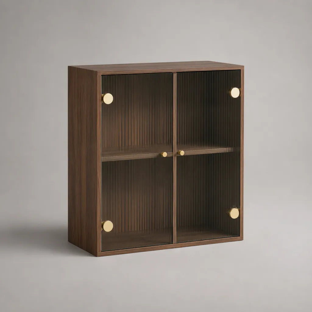Meuble vitrine rectangulaire à 2 portes en MDF plaqué noyer et verre cannelé fumé, brun noyer, gris fumé et doré, 80 × 35 × 95 cm
